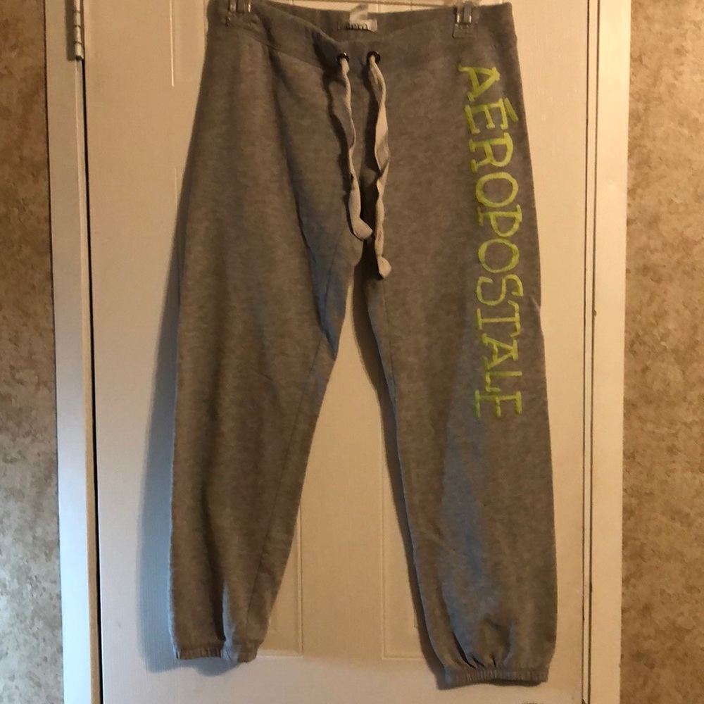 gray sweatpants